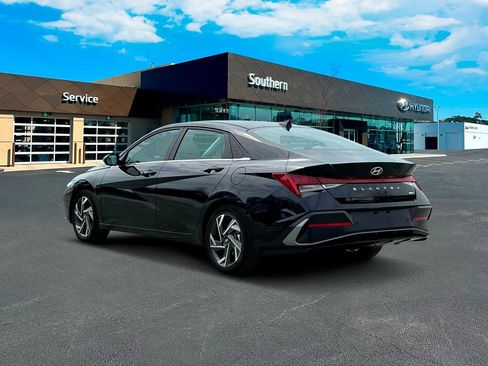 New 2025 Hyundai Elantra Limited FWD image 5