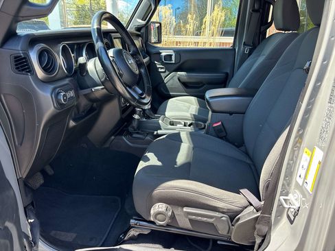 Used 2019 Jeep Wrangler Unlimited Sport S AWD/4WD image 9