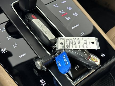 Used 2024 Porsche Macan Turbo image 24