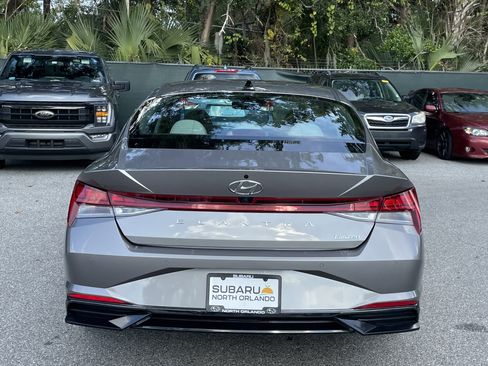Used 2023 Hyundai Elantra Limited image 5