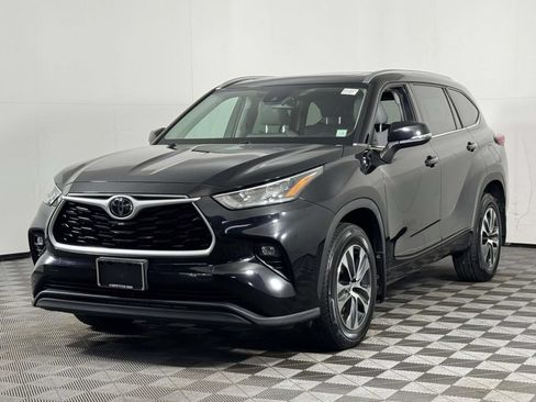 Used 2020 Toyota Highlander XLE AWD/4WD image 7