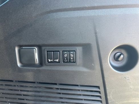 Used 2022 Chevrolet Tahoe Z71 w/ Luxury Package image 36