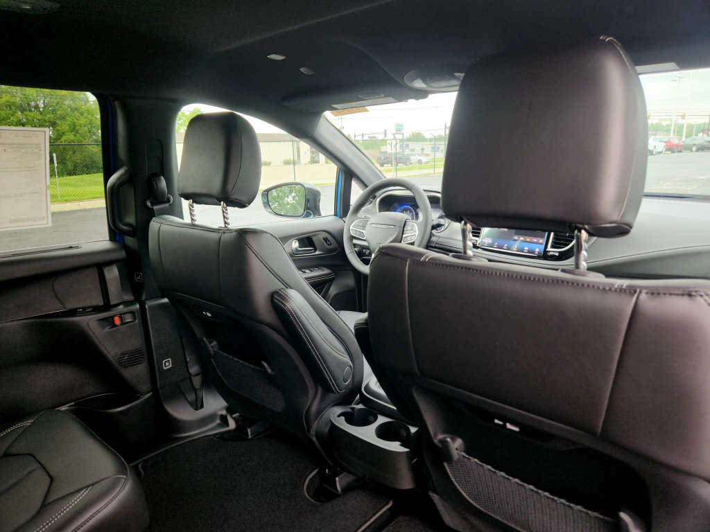 New 2027 Chrysler Pacifica Select FWD image 43