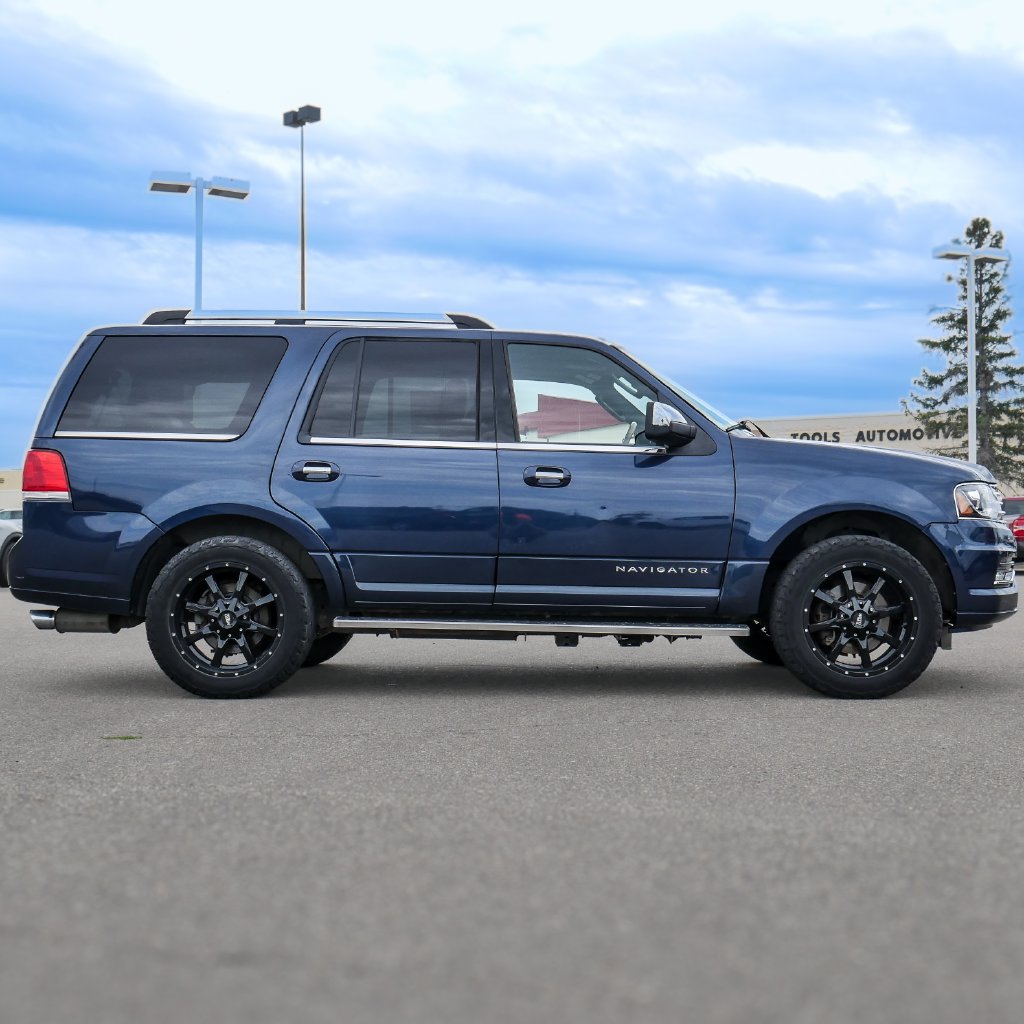 Used 2016 Lincoln Navigator Select AWD/4WD image 12