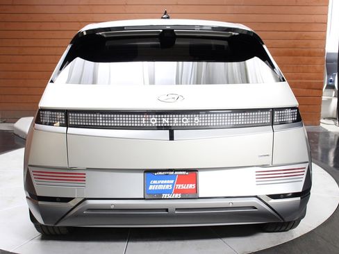 Used 2024 Hyundai Ioniq 5 Limited image 2