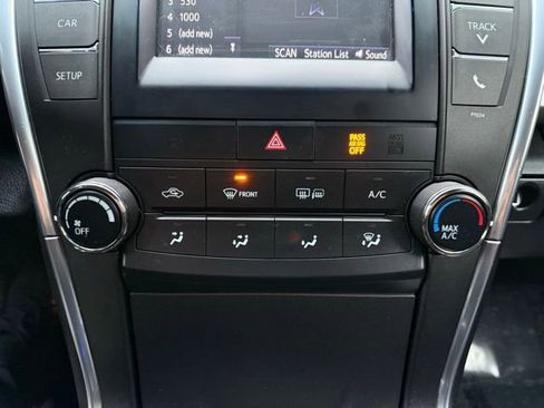 Used 2016 Toyota Camry SE image 20