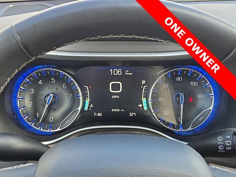 Used 2023 Chrysler Pacifica Touring-L image 23