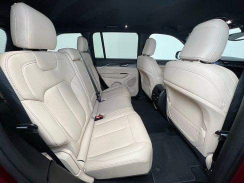 Used 2024 Jeep Grand Cherokee Limited image 8