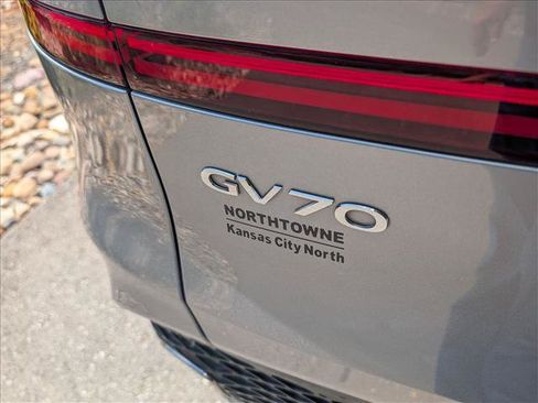 Used 2022 Genesis GV70 2.5T w/ Select Package AWD/4WD image 21