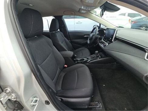 Used 2021 Toyota Corolla LE image 5