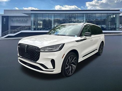 New 2026 Lincoln Aviator Black Label w/ Jet Appearance Package AWD/4WD image 3