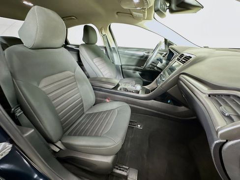Used 2020 Ford Fusion SE image 29