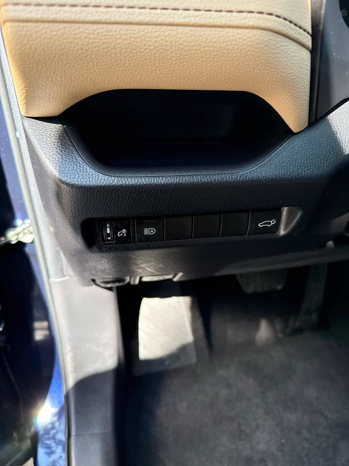 Used 2022 Toyota RAV4 XLE Premium FWD image 20