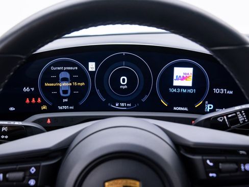 Used 2023 Porsche Taycan image 21