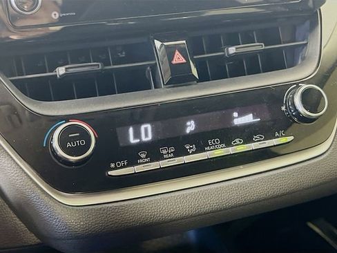 Used 2021 Toyota Corolla LE image 17