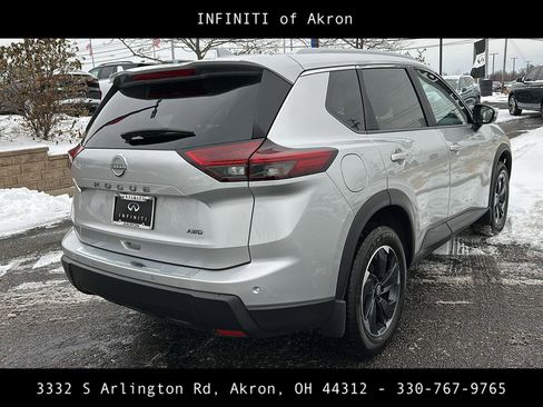 Used 2025 Nissan Rogue SV w/ SV Premium Package image 13