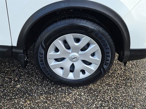 Used 2020 Nissan Rogue Sport S image 10