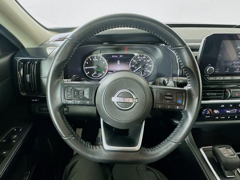 Used 2024 Nissan Pathfinder SV FWD image 11
