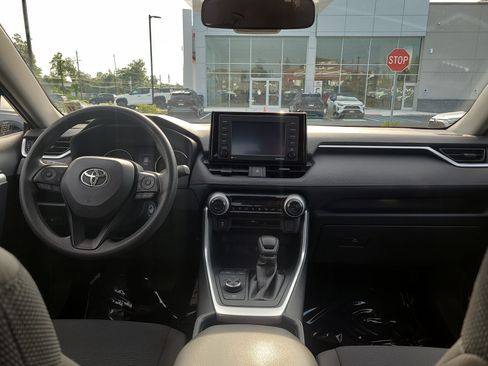 Certified 2022 Toyota RAV4 LE AWD/4WD image 18