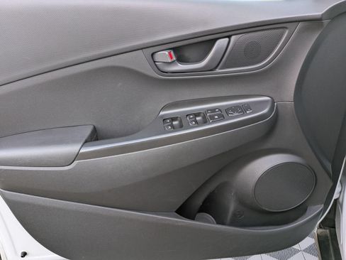 Used 2021 Hyundai Kona SE FWD image 11