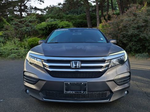 Used 2017 Honda Pilot Touring image 2