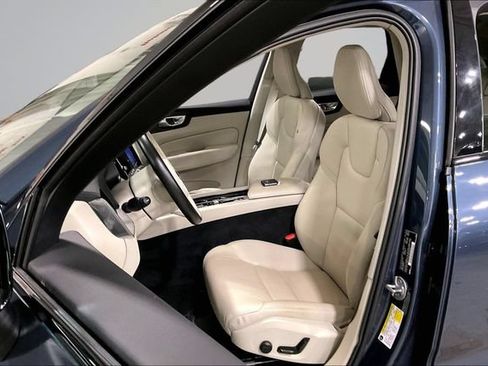 Certified 2024 Volvo XC60 B5 Plus w/ Climate Package AWD/4WD image 28
