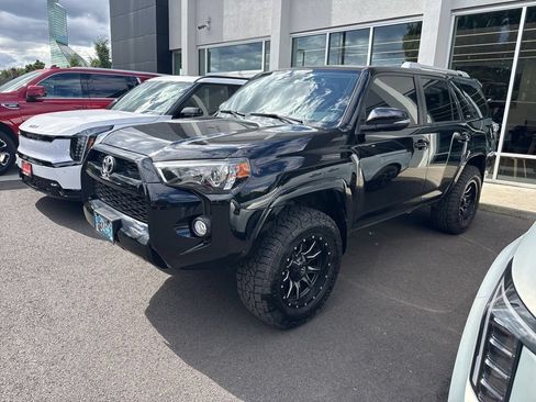 Used 2018 Toyota 4Runner SR5 Premium AWD/4WD image 39