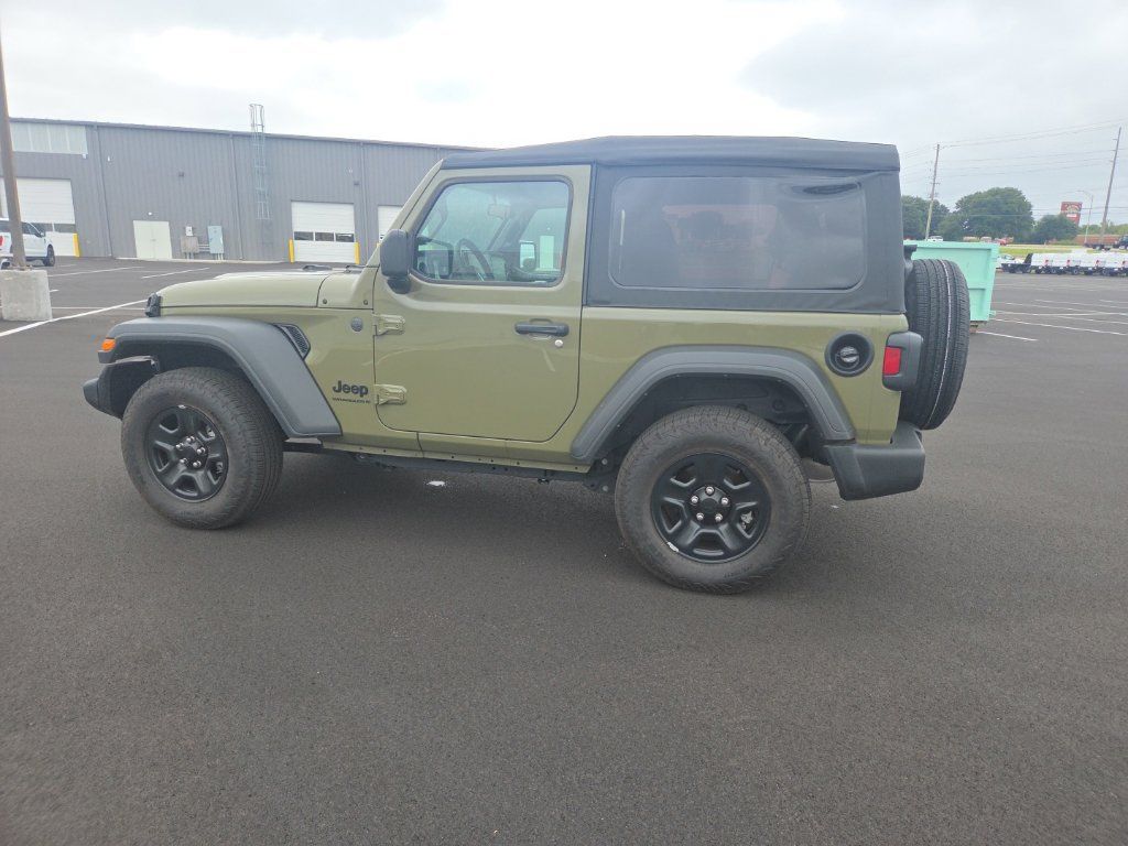 Used 2025 Jeep Wrangler Sport AWD/4WD image 8