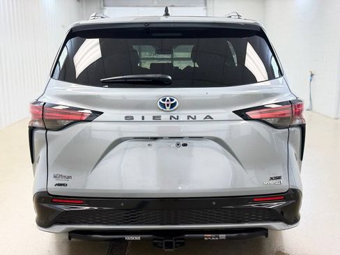 Used 2024 Toyota Sienna XSE w/ XSE Premium Package AWD/4WD image 7