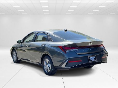 New 2026 Hyundai Elantra SE image 4