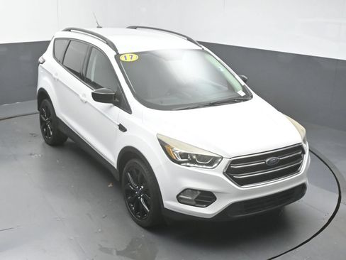 Used 2017 Ford Escape SE w/ Equipment Group 201A FWD image 40