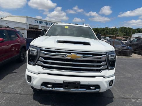 Used 2024 Chevrolet Silverado 3500 High Country w/ High Country Premium Package AWD/4WD image 2