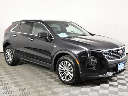 Used 2025 Cadillac XT4 Premium Luxury AWD/4WD image 4