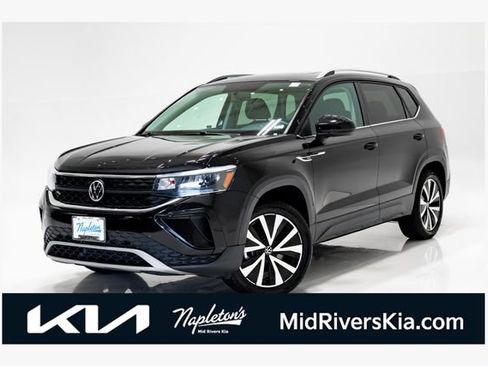 Used 2022 Volkswagen Taos SE w/ Panoramic Sunroof Package FWD image 1