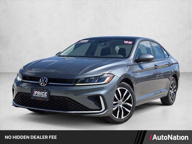 Used 2025 Volkswagen Jetta SE FWD image 1