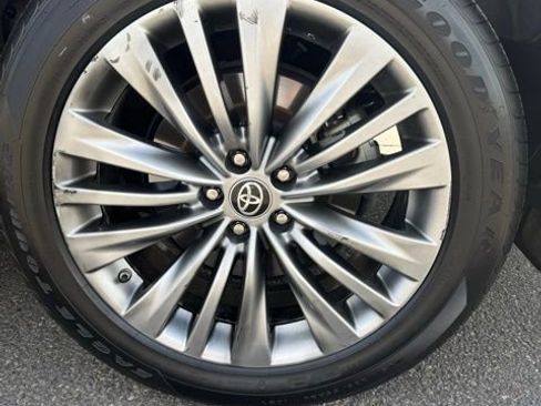 Certified 2021 Toyota Highlander Platinum AWD/4WD image 11