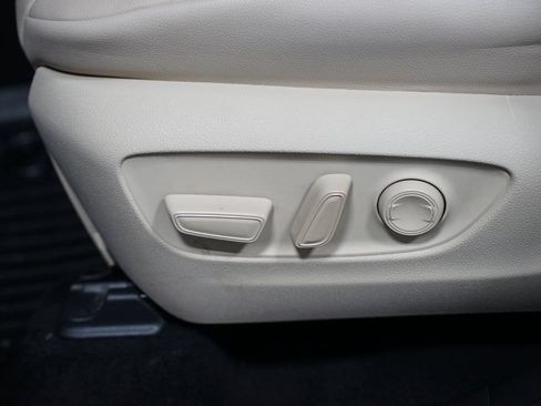 Certified 2021 Toyota Highlander XLE FWD image 33