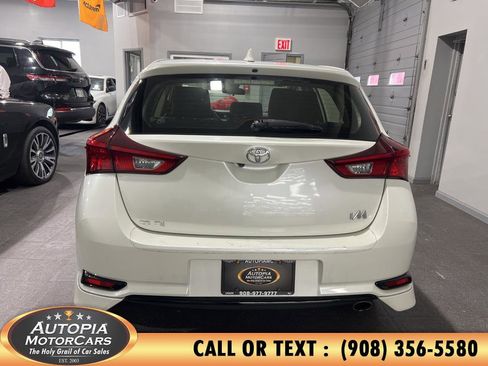 Used 2017 Toyota Corolla iM image 4