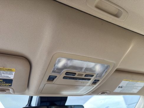 Used 2019 Toyota Highlander XLE image 15