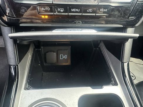 Used 2023 Ford Explorer XLT w/ Equipment Group 202A AWD/4WD image 18