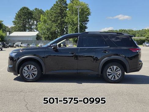Used 2025 Nissan Pathfinder SV FWD image 2