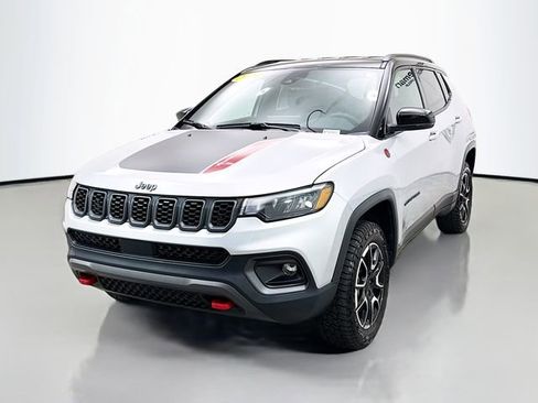 Used 2024 Jeep Compass Trailhawk image 3