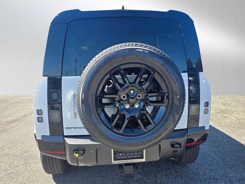 New 2026 Land Rover Defender 110 X-Dynamic SE AWD/4WD image 4
