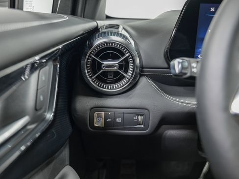 Used 2024 Chevrolet Blazer EV LT AWD/4WD image 18