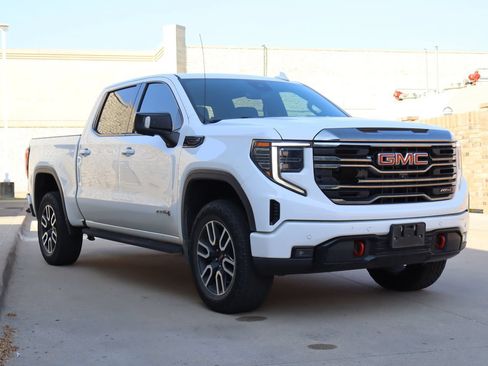 Used 2022 GMC Sierra 1500 AT4 w/ AT4 Premium Package AWD/4WD image 2
