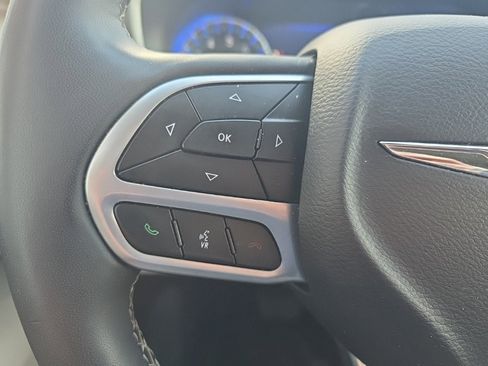 Used 2024 Chrysler Pacifica Touring-L image 20