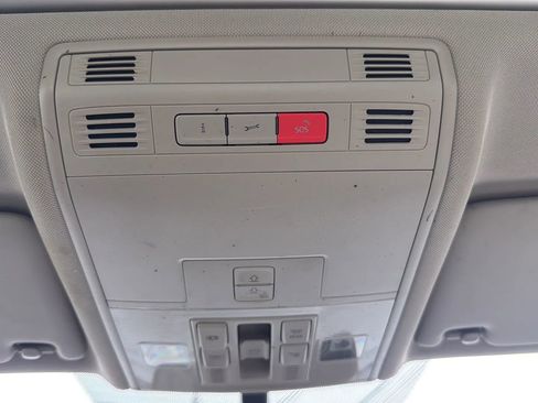 Used 2016 Volkswagen Golf Limited Edition image 21