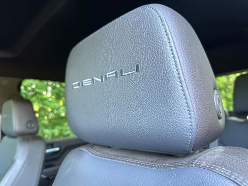 Used 2022 GMC Sierra 3500 Denali AWD/4WD image 15