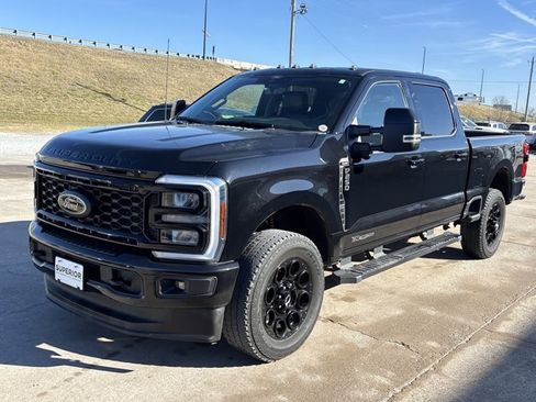 Used 2025 Ford F250 Lariat w/ Black Appearance Package image 8
