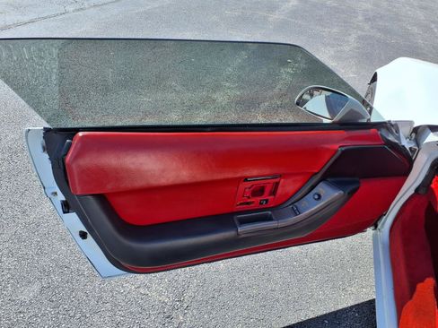 Used 1990 Chevrolet Corvette Coupe RWD image 14